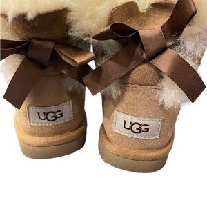 Ugg Bailey bow sz13 - super cute with everything
